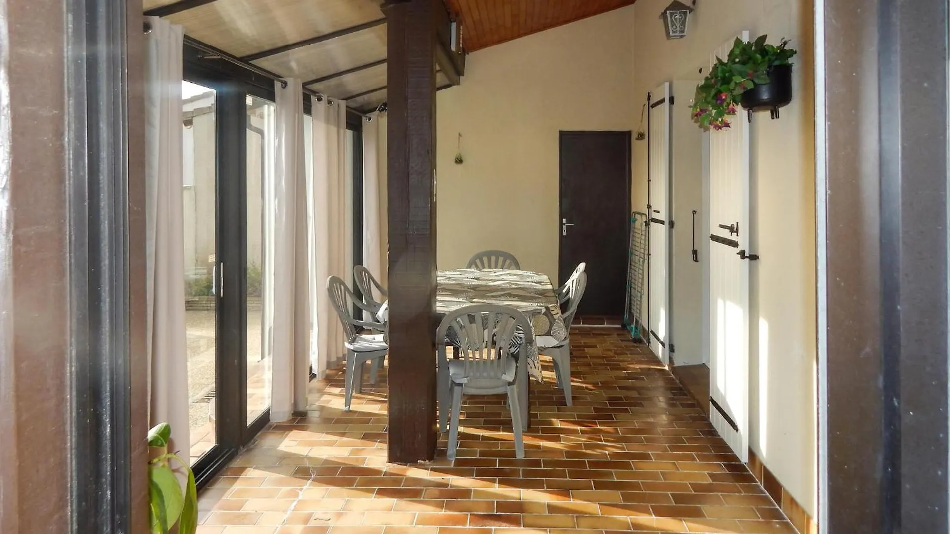 Awesome Home In Pierrelatte With Kitchen Saint-Just-la-Pendue Holiday home