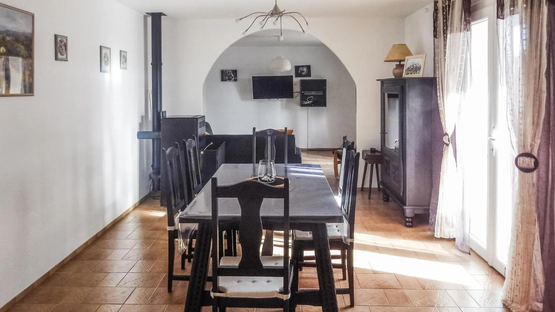 Awesome Home In Pierrelatte With Kitchen Saint-Just-la-Pendue